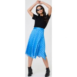 Trendyol Spódnica midi w kropki - Blue. Niebieskie spódniczki damskie marki Trendyol, bez wzorów, z poliesteru, midi, asymetryczne. W wyprzedaży za 42,58 zł.