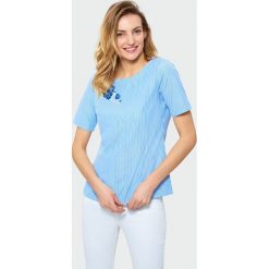 Elegancka bluzka z haftem. Szare bluzki damskie Greenpoint, z haftami, z bawełny, eleganckie, bez kołnierzyka, bez rękawów. Za 49,99 zł.