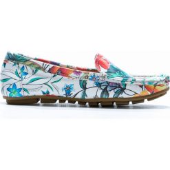 Mokasyny damskie - skóra naturalna - model 001 – z motywem kwiatowym. Mokasyny damskie Zapato, ze skóry. W wyprzedaży za 173,40 zł.