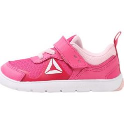 Reebok VENTUREFLEX STRIDE 5.0 Obuwie treningowe pink/luster pink/white. Czerwone buty sportowe dziewczęce marki Reebok, z materiału. Za 129,00 zł.