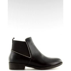 Sztyblety damskie czarne Q-28 Black. Czarne botki damskie ButyModne, ze skóry ekologicznej, eleganckie, bez obcasa, bez zapięcia. W wyprzedaży za 109,00 zł.