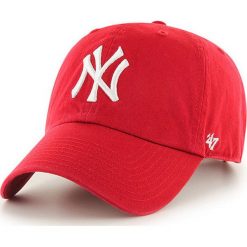 47brand - Czapka New York Yankees. Czerwone czapki męskie marki 47brand. W wyprzedaży za 79,90 zł.