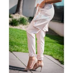 Spodnie ,,BOJÓWKI" beż. Spodnie damskie Divinostyle, s, bez wzorów, z elastanu. Za 189,00 zł.