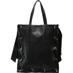 Topshop Torba na zakupy black. Czarne torby damskie na zakupy marki Topshop. W wyprzedaży za 356,95 zł.