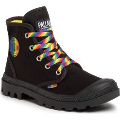 Trapery PALLADIUM - Pampa Pride 76521-054-M Black/Rainbow. Czarne trapery damskie Palladium, z tworzywa sztucznego, klasyczne, bez obcasa, bez zapięcia. W wyprzedaży za 339,00 zł.
