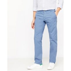 Spodnie chinosy krój slim. Zielone chinosy męskie marki La Redoute Collections, z bawełny. Za 115,46 zł.