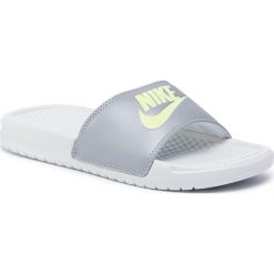 Klapki NIKE - Benassi Jdi 343881 012 Pure Platinum/Barely Volt. Szare klapki damskie Nike, bez wzorów, ze skóry ekologicznej, bez obcasa. W wyprzedaży za 109,00 zł.