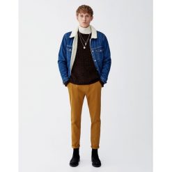 Spodnie chinosy skinny fit z paskiem. Szare chinosy męskie Pull&Bear. Za 109,00 zł.
