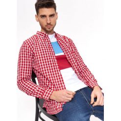 Koszula w kratę regular fit. Czerwone koszule męskie Top Secret, na lato, m, bez wzorów, z jeansu, bez kołnierzyka, bez rękawów. W wyprzedaży za 19,99 zł.
