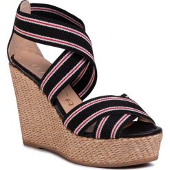 Espadryle UNISA - Maduro Can Black. Czarne espadryle damskie Unisa, bez wzorów, ze skóry, bez obcasa. W wyprzedaży za 299,00 zł.