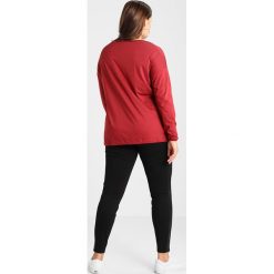 Bluzki asymetryczne: Zizzi BLOUSE Bluzka red pear