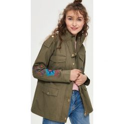 Odzież damska: Parka z ozdobnym haftem – Khaki
