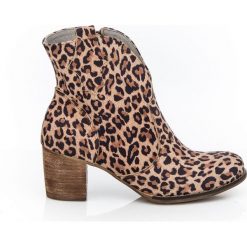 Botki na słupku kowbojki - skóra naturalna - model 503 - kolor panterka. Szare botki damskie Zapato, na wiosnę, z jeansu, eleganckie, z okrągłym noskiem, bez obcasa, na obcasie, bez zapięcia. Za 399,00 zł.