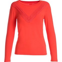 Koralowa Bluzka Mawneys. Pomarańczowe bluzki damskie Multu, xl, bez wzorów, bez kołnierzyka, z długim rękawem. Za 14,99 zł.