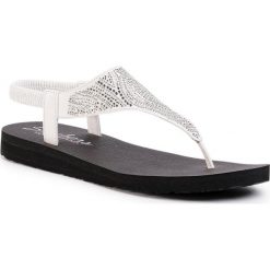 Sandały SKECHERS - New Moon 32919/WHT White. Białe klapki damskie Skechers, bez wzorów, ze skóry ekologicznej, bez obcasa. Za 159,00 zł.