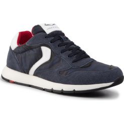 Sneakersy VOILE BLANCHE - Jave 0012014184.01.1C35 Bleu/Nero/Binco. Niebieskie półbuty męskie Voile Blanche, na co dzień, bez wzorów, z zamszu, bez zapięcia. W wyprzedaży za 519,00 zł.