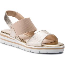 Sandały CAPRICE - 9-28202-22 Lt Gold Comb 977. Żółte klapki damskie Caprice, bez wzorów, ze skóry, bez obcasa. W wyprzedaży za 159,00 zł.