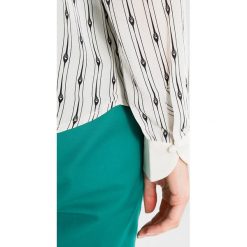 Bluzki damskie: Levete Room AMANDA Bluzka gardenia combi