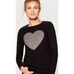 Sweter z biżuteryjną aplikacją - Czarny. Czarne swetry klasyczne damskie Mohito, l. Za 99,99 zł.