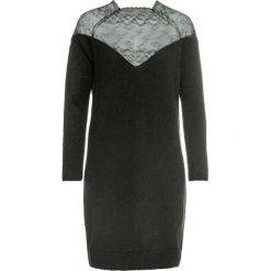 Sukienka dzianinowa bonprix nocny oliwkowy. Zielone sukienki damskie bonprix, bez wzorów, z dzianiny, bez kołnierzyka, z długim rękawem, długie. Za 54,99 zł.
