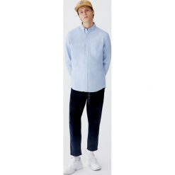 Koszula basic Oxford z kieszenią. Czerwone koszule męskie Pull&Bear, m, bez wzorów, bez kołnierzyka, bez rękawów. Za 89,90 zł.