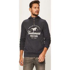 Mustang - Bluza. Niebieskie bluzy męskie Mustang, s, z nadrukiem, z bawełny, z kapturem, z krótkim rękawem, krótkie, z kapturem. Za 269,90 zł.