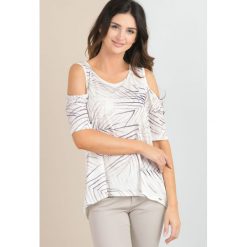 Dłuższa bluzka z etno wzorem. Szare t-shirty damskie marki Monnari, bez wzorów, etno, bez kołnierzyka, bez rękawów. Za 59,50 zł.
