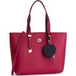 Torebka TOMMY HILFIGER - Modern Hardware Med Tote AW0AW06918 529. Czerwone torebki klasyczne damskie TOMMY HILFIGER, bez wzorów, ze skóry ekologicznej, klasyczne, bez dodatków. Za 749,00 zł.
