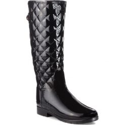 Kalosze HUNTER - Original Refined Quilted Gloss WFT1031RGL Black. Czarne kalosze damskie Hunter, z aplikacjami, z tworzywa sztucznego. W wyprzedaży za 499,00 zł.