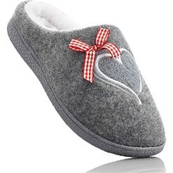 Kapcie "Serce" bonprix szary. Szare kapcie damskie marki bonprix. Za 59,99 zł.