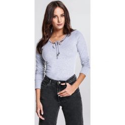 Szara Bluzka Unfearful. Szare bluzki damskie marki other, xl, bez wzorów, z dzianiny, z okrągłym kołnierzem, z długim rękawem. Za 29,99 zł.