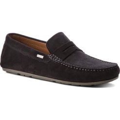 Mokasyny TOMMY HILFIGER - Classic Suede Penny FM0FM01907 Midnight 403. Czarne mokasyny męskie TOMMY HILFIGER, na co dzień, bez wzorów, ze skóry, klasyczne, bez zapięcia. W wyprzedaży za 349,00 zł.