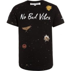 Kaporal RASH Tshirt z nadrukiem black. Czarne t-shirty męskie Kaporal, z nadrukiem, z bawełny. Za 149,00 zł.