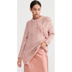 Sweter z ozdobnym splotem - Różowy. Różowe swetry damskie Reserved, s, bez wzorów, ze splotem, bez rękawów, bez kaptura. Za 159,99 zł.