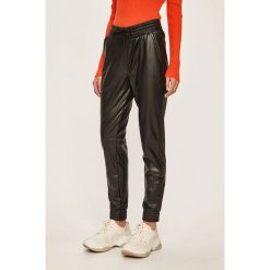 Answear - Spodnie. Czarne spodnie damskie ANSWEAR, s, bez wzorów, z elastanu, casualowe. W wyprzedaży za 99,90 zł.
