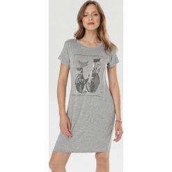 Szara Sukienka Merileh. Szare sukienki damskie Born2be, na lato, xl, bez wzorów, bez kołnierzyka, bez rękawów. W wyprzedaży za 39,99 zł.