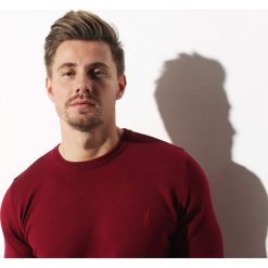 Sweter Edward Orlovski Bordowy. Czerwone swetry męskie Edward Orlovski, xl, z haftami, z bawełny, eleganckie, bez kołnierzyka, bez kaptura. Za 99,00 zł.