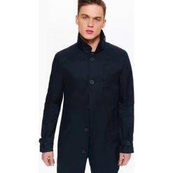 Płaszcz męski wiosenny z wysoką stójką. Niebieskie płaszcze męskie Top Secret, na lato, m, w paski, z jeansu, eleganckie, bez kaptura. W wyprzedaży za 149,99 zł.