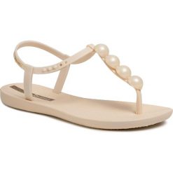Sandały IPANEMA - Class Glam II Fem 26207 Beige 26207. Brązowe klapki damskie Ipanema, bez wzorów, z tworzywa sztucznego, bez obcasa. W wyprzedaży za 79,00 zł.