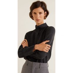 Mango - Bluzka Gris. Szare bluzki wizytowe Mango, l, z dzianiny, eleganckie, z golfem, z krótkim rękawem. Za 119,90 zł.