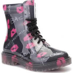 Trapery LOVE MOSCHINO - JA24073G18I20000 Nero. Czarne trapery damskie Love Moschino, z tworzywa sztucznego, bez obcasa, bez zapięcia. W wyprzedaży za 499,00 zł.