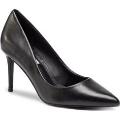 Szpilki STEVE MADDEN - Lillie SM11000480-03001-017 Black Leather. Czarne półbuty damskie Steve Madden, bez wzorów, ze skóry ekologicznej, eleganckie, bez obcasa, na obcasie, bez zapięcia. W wyprzedaży za 299,00 zł.