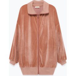 Bluza "Isacboy" w kolorze jasnoróżowym. Różowe bluzy damskie American Vintage, bez wzorów, z weluru, bez rękawów, bez kaptura. W wyprzedaży za 229,95 zł.