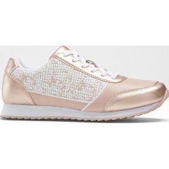Sneakersy bonprix stary jasnoróżowy. Różowe sneakersy damskie bonprix, ze skóry. Za 49,99 zł.