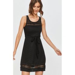 Answear Lab - Sukienka. Czarne sukienki damskie Answear Lab, na co dzień, s, w paski, z poliesteru, casualowe, z okrągłym kołnierzem, bez rękawów, mini, rozkloszowane. Za 129,90 zł.