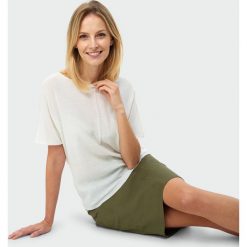Luźny sweter z błyszczącą nitką. Swetry damskie Greenpoint, bez wzorów, z wiskozy, bez rękawów, bez kaptura. Za 69,99 zł.