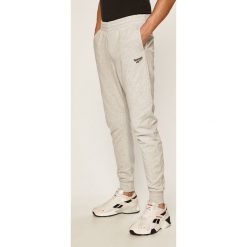 Reebok Classic - Spodnie. Szare spodnie męskie Reebok Classic, na co dzień, s, bez wzorów, z elastanu. Za 199,90 zł.
