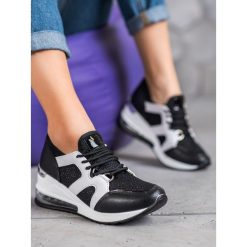 Czarne buty sportowe z brokatem. Czarne buty sportowe damskie WEIDE, bez wzorów, ze skóry ekologicznej, sportowe. Za 139,00 zł.