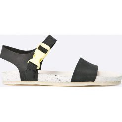 Clarks - Sandały Dusty Sport. Szare bez kategorii marki Clarks, ze skóry, na płaskiej podeszwie. W wyprzedaży za 129,90 zł.