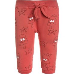La Queue du Chat BABY LOLLIPOP Spodnie treningowe coral. Pomarańczowe spodnie chłopięce marki La Queue du Chat, z bawełny. Za 159,00 zł.